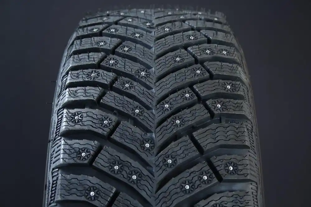 Begränsat antal 235/65R17 MICHELIN X-ICE NORTH 4 SUV DUBB